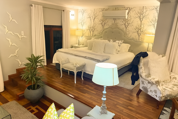 Hotel Booking Tips & Vacation Rental Hacks You Need